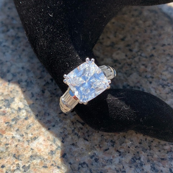 Suzanne Somers Jewelry - 🔥SUZANNE SOMERS SQUARE AND BAGUETTE ROW RING🔥